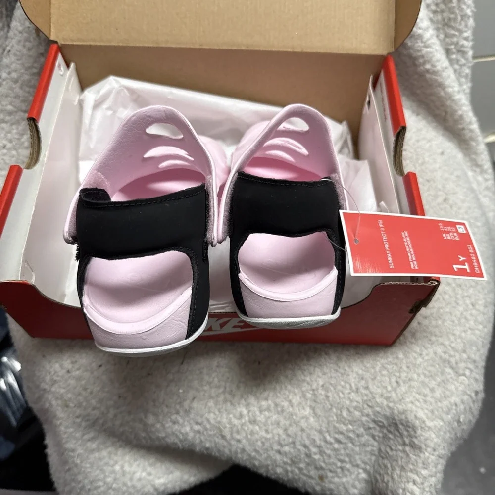 Nike Sunray Protect 3‎ Girls Sandals Size 1Y - NIB